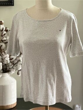 Tommy Hilfiger Light Gray Scoop Neck Short Sleeve Tee